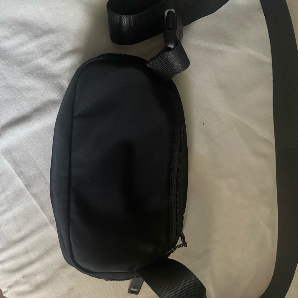 Lulu lemon black fanny pack